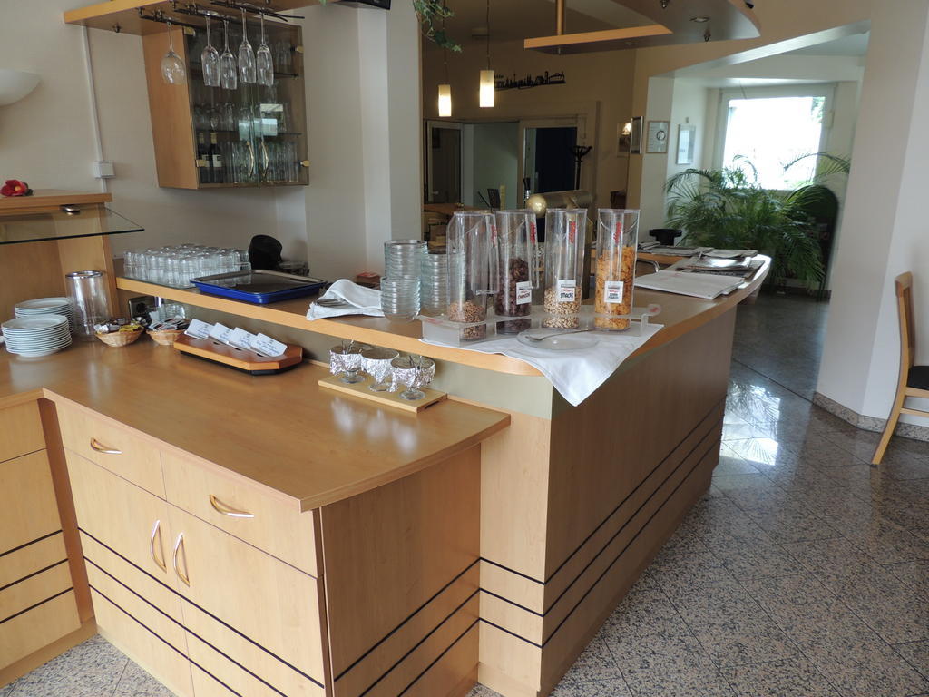 科隆机场商业酒店 外观 照片